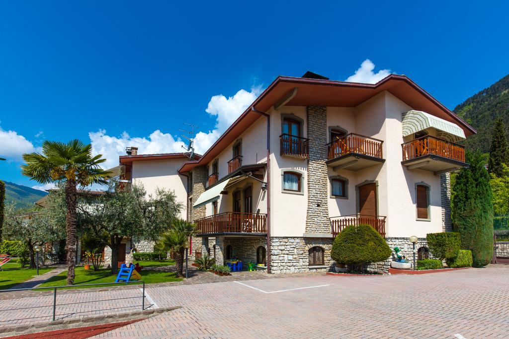 Villa Mariarosa Apartments Tignale Exteriör bild