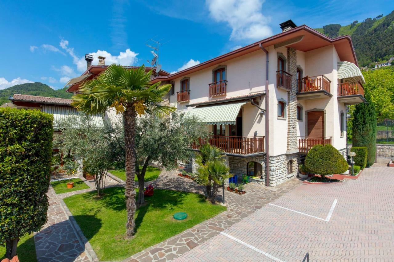 Villa Mariarosa Apartments Tignale Exteriör bild
